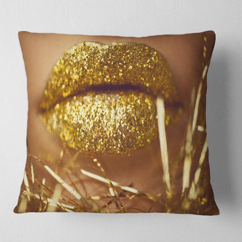 Golden Woman Lips - coussin à imprimé moderne, 16" x 16"
