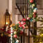 Guirlande de Noël 9 pi avec lumières pour le manteau, guirlande de Noël avec boules et arcs multicolores pour la maison