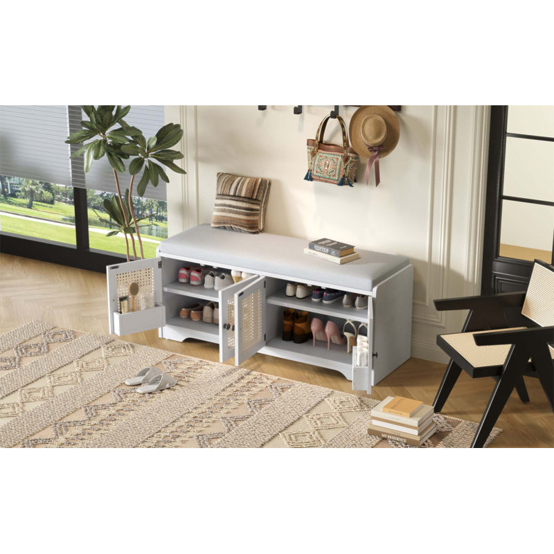 Banc de rangement rustique avec coussin amovible, portes en rotin tissé et tablettes réglables pour le couloir et le salon
