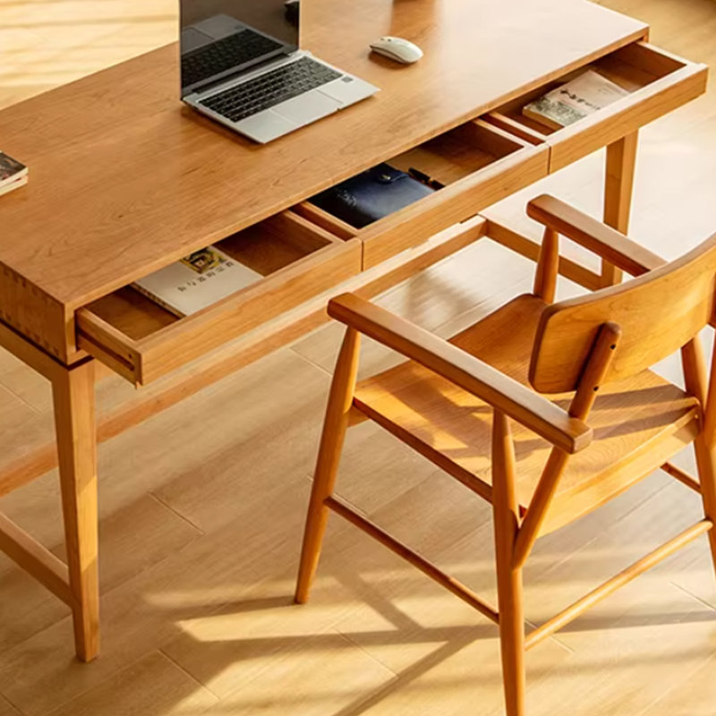 Bureau pratique en cerisier à trois tiroirs 59,05 po