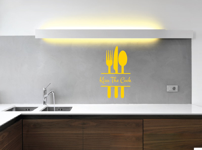 Adhésif décoratif cuisine Kiss the Cook, Jaune clair, H 24 po x l 15 po x P 0,01 po