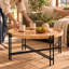 Table basse 32 po avec plateau sculpté et pieds en fer noir naturel