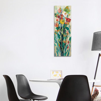 «Tall Bright Flowers Cream I» par Silvia Vassileva, reproduction d'art panoramique