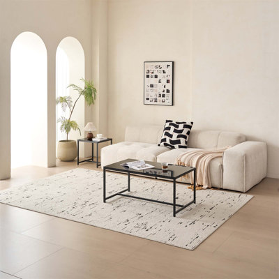 Table basse polyvalente en verre trempé avec pieds en métal pour la vie moderne et l'extérieur, durable et facile à nettoyer.