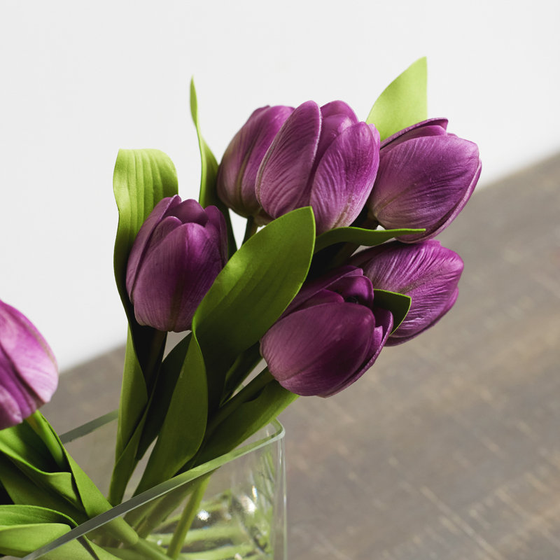 Arrangement floral à tulipes en vase, Mauve