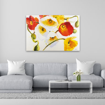 Fleurs blanches ensoleillées avec vibration traditionnelle ensoleillée