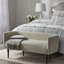 Banc d'appoint en velours crème, pieds en bois massif brun foncé, banc de charme chic transitionnel - Rembourrage