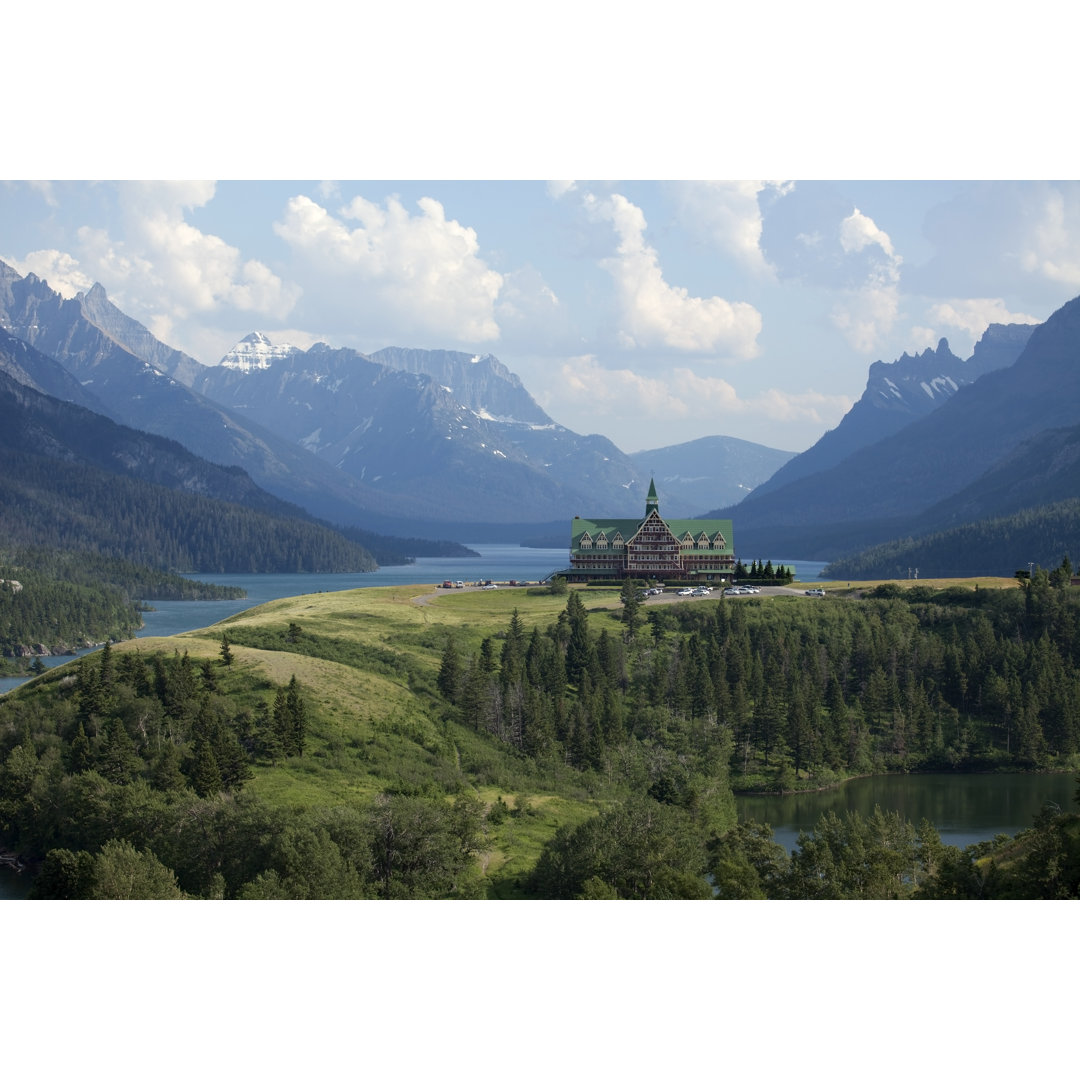 Waterton Lakes National Park bei Milehightraveler - Leinwandbild