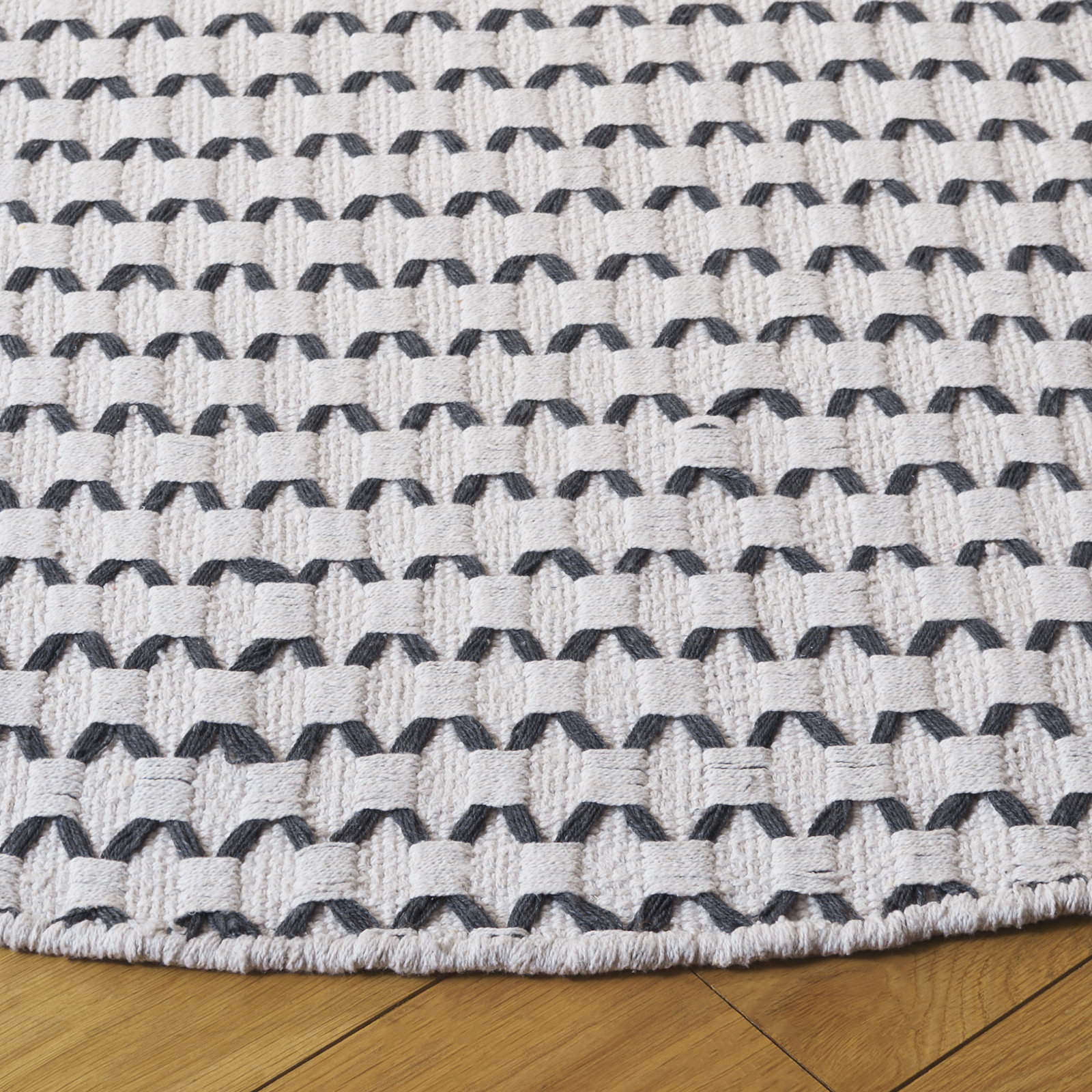 Hand-Woven Chevron Cotton Rug, Round 6'