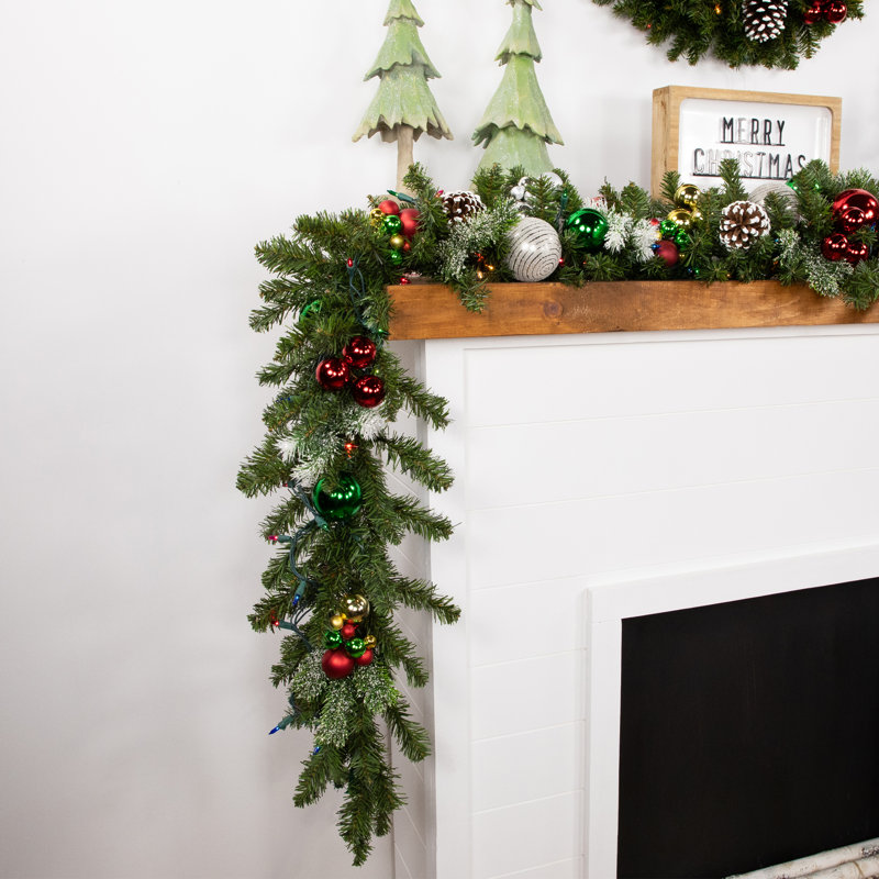 Guirlande de Noël artificielle pré-éclairée en pin canadien, 9 pi 10 po L, Jaune / bleu