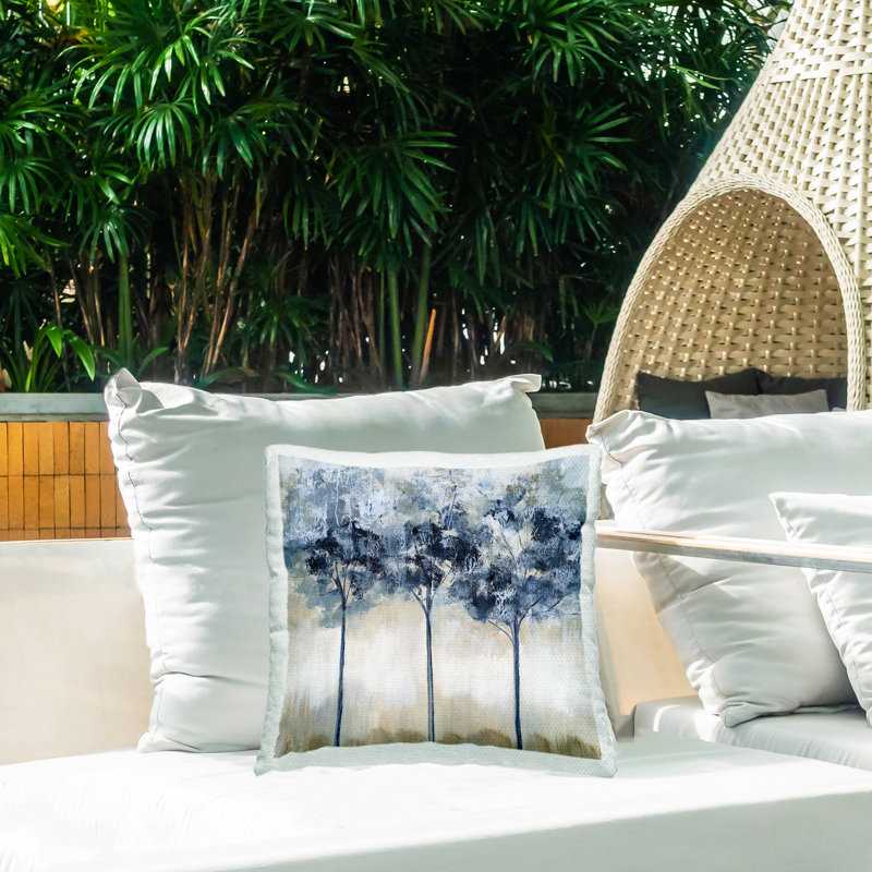 Coussin d'extérieur imprimé Dappled Tree Trio, design par Nan