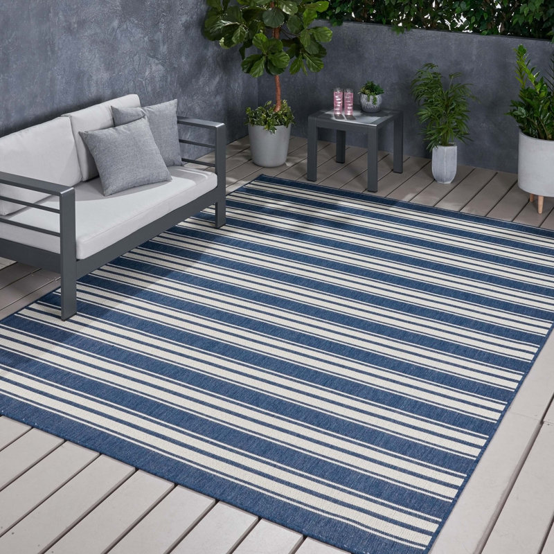 Tapis bleu rectangulaire en polypropylène 7 pi 10 po x 10 pi