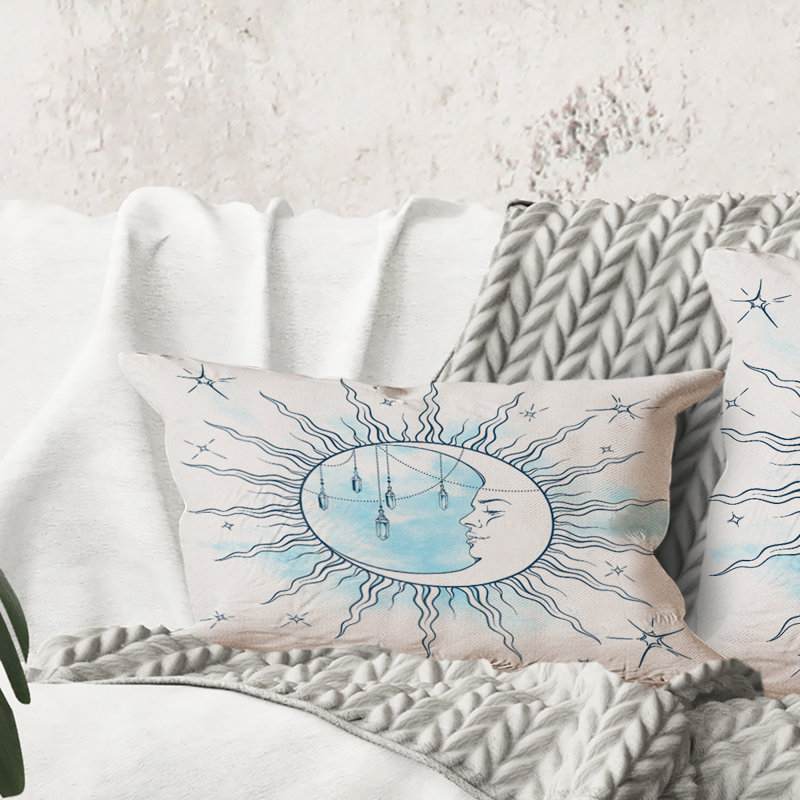 Coussin décoratif rectangulaire, croissant de lune bleu avec pierres de lune et étoiles - imprimé bohémien et éclectique