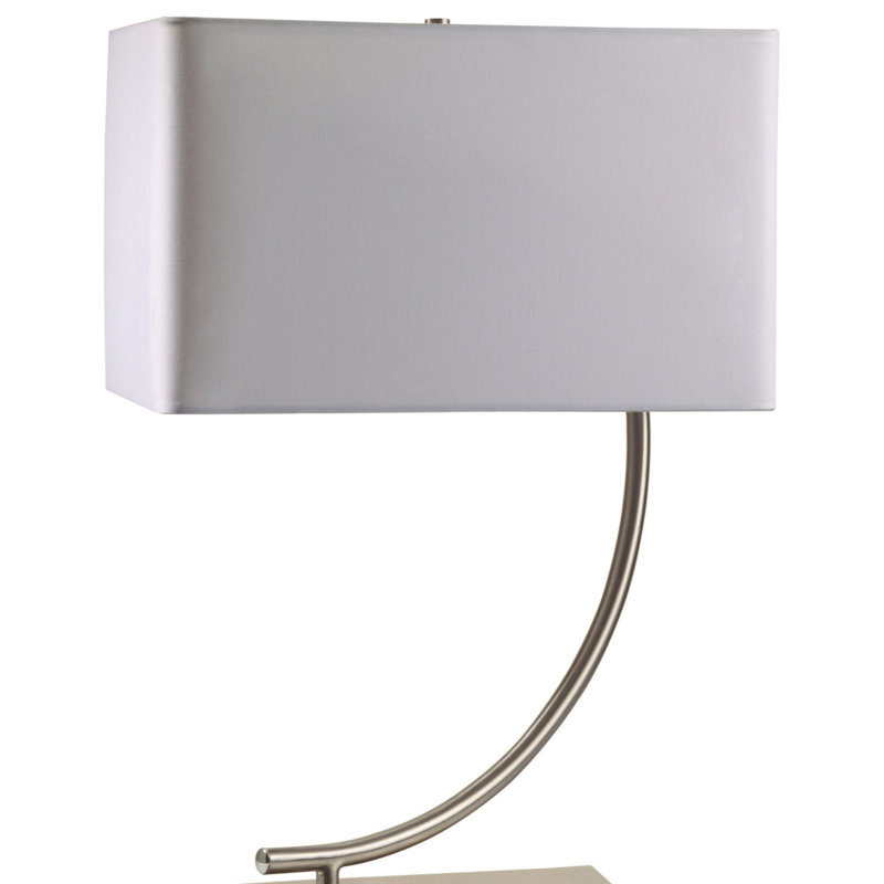 Lampe de table haute 22,5 po en métal avec finition argentée et design incurvé, abat-jour blanc