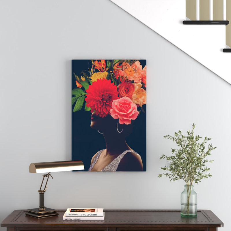 Fleur Collage I par Victoria Borges - reproduction sur toile tendue, H 30 po x l 20 po