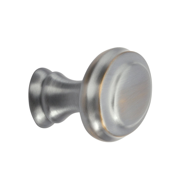 Poignée ronde Queen's, Chrome patiné, H 1,61 po x l 1,48 po x P 1,48 po