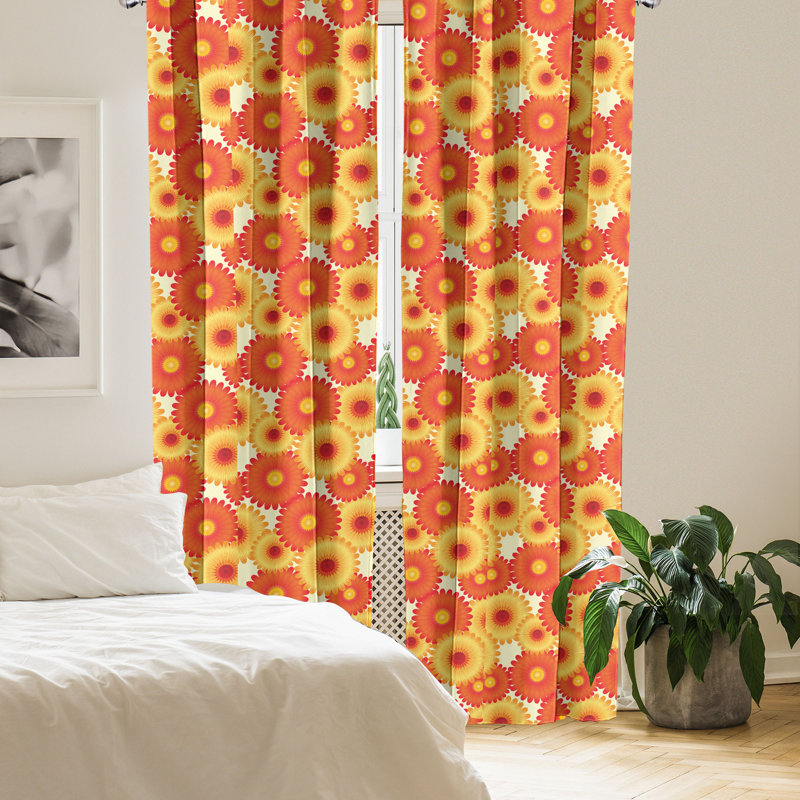 Rideaux rouges à 4 panneaux Red Barrel Studio®, graphique de pétales Gerbera, écarlate jaune orange, L 56 po x L 95 po
