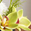 Ornements de fleurs simulées