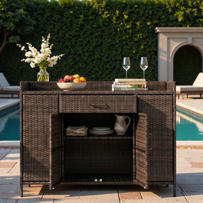 Armoire de rangement extérieure en rotin résistant aux intempéries avec bureau en verre trempé, grand tiroir et tablettes réglables
