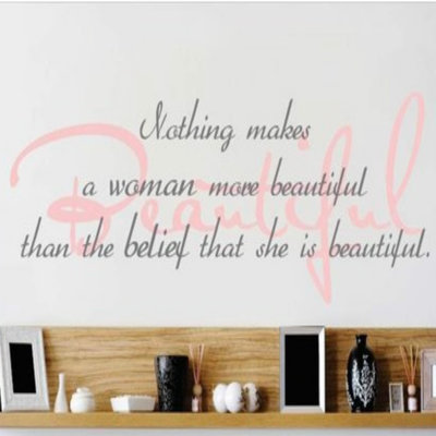 Déadhésif décoratif « nothing » fait une femme plus belle que la conviction qu’il est magnifique
