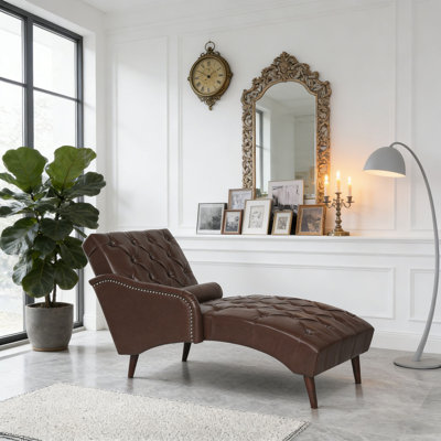 Chaise longue avec accoudoirs luxueux en similicuir de qualité supérieure, dossier capitonné, pieds en bois massif