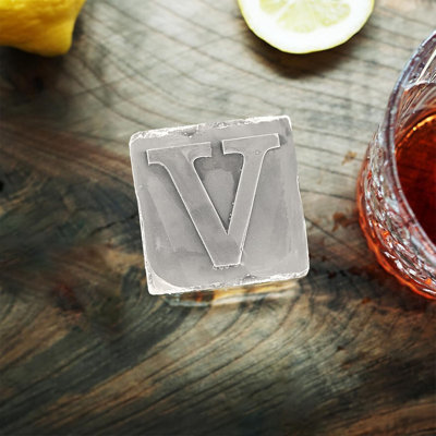 Moule à glaçons personnalisé en forme de V avec monogramme - grand plateau de glace initial en silicone de 2 pouces, cadeau personnalisé parfait (idéal pour les cocktails, le whisky et les boissons),
