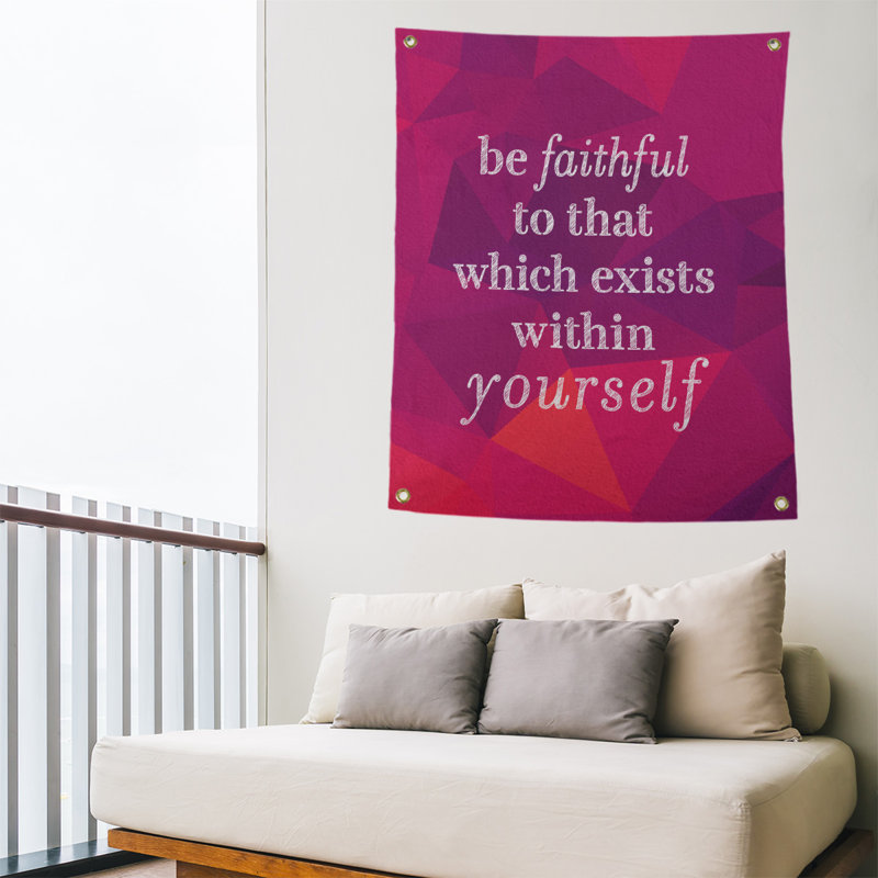 Tapisserie de polyester fidèle à vous-même» quote-pierre, H 36 po x l 26 po, Rubellite