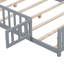 Lit plateforme double pleine grandeur avec clôture et porte-363442621