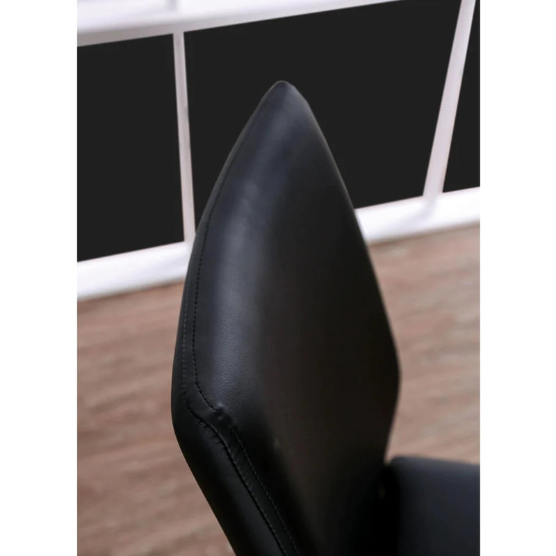 De 2 chaises d'appoint contemporaines, base noire et en forme de Z pour salle à manger moderne avec métal