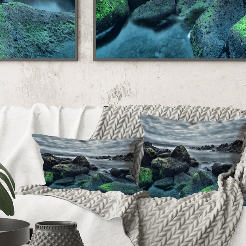 Coussin décoratif à vagues de la mer sur la plage - imprimé nautique et côtier, 16 po x 16 po
