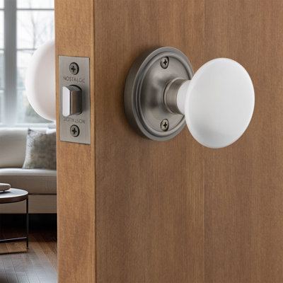 Rosette classique avec bouton de porte en porcelaine blanche