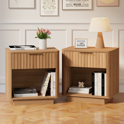 Table de chevet en bois cannelée l 21,6 po