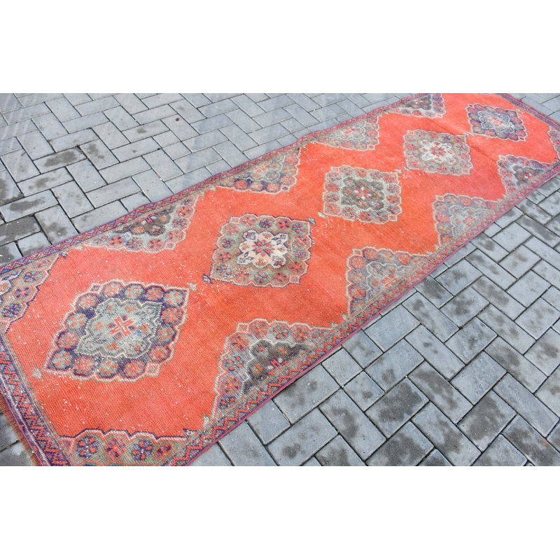 Tapis turc rétro tissé à la main dans des tons de terre, idéal pour décorer un couloir ou un vestibule