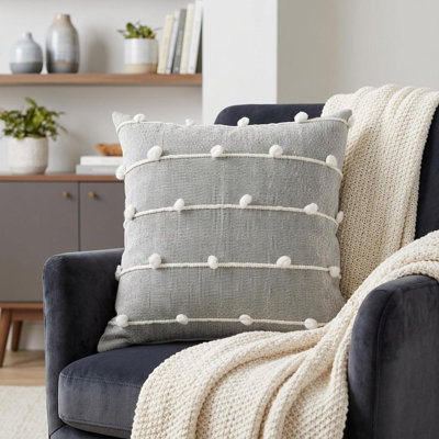 Housse de coussin en lin rayé gris et blanc 20 "avec broderies et pompons
