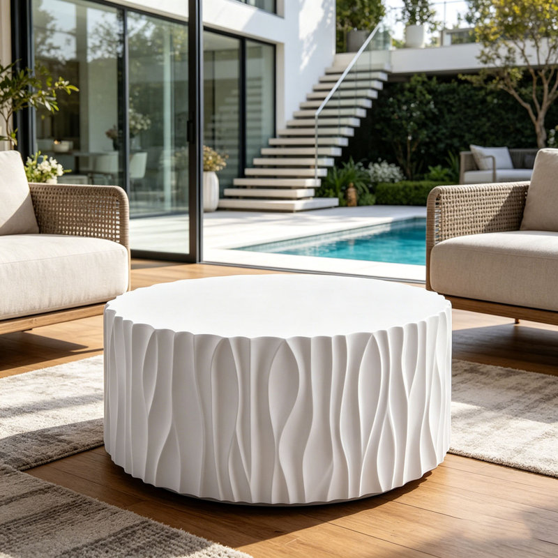 Table basse d'extérieur blanche moderne avec motif cannelé ondulé