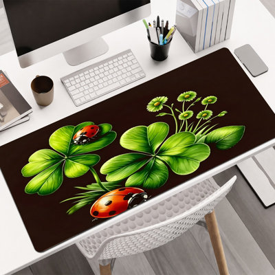 Tapis de souris en caoutchouc, surface lisse en microfibre, base antidérapante, bords arrondis, idéal pour le bureau et les jeux, 43 x 119 cm, motif chat rose dans un café.