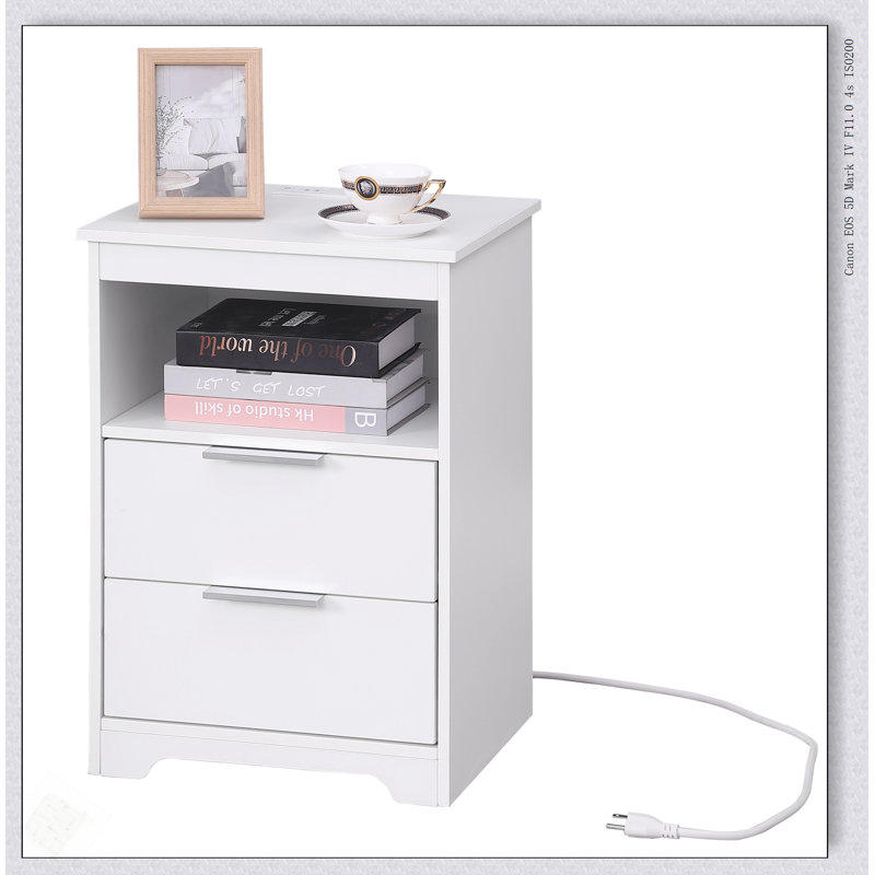 Table de chevet blanche en bois avec station de charge, 2 tiroirs et tablette ouverte pour plus de commodité moderne et de rangement