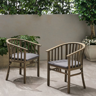 Les chaises d'extérieur en bois avec coussins en velours gris foncé, de 2, créent une ambiance luxueuse, 2 chaises de salle à manger, grises. Coussins à eau pour repas relaxants