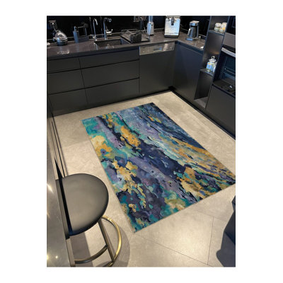 Tapis bleu délavé à motif abstrait et créatif