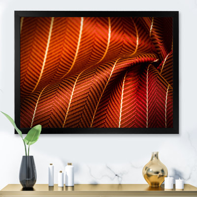 Tissu rouge rubis avec ligne dorée III - photographie sur toile