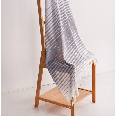 Serviette de plage 100% coton de qualité supérieure Fouta, 35,4 x 70,9 pouces | Hautement absorbant, doux et léger (4,0 oz / pied carré) | Lavable à la machine à 86-104 ° F | Couleur grise élégante pour les jours de plage et de piscine