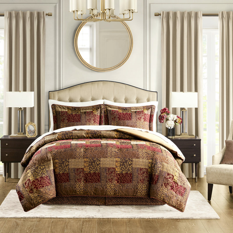 Brown King Size Comforter With Decorative And Shams In Quality