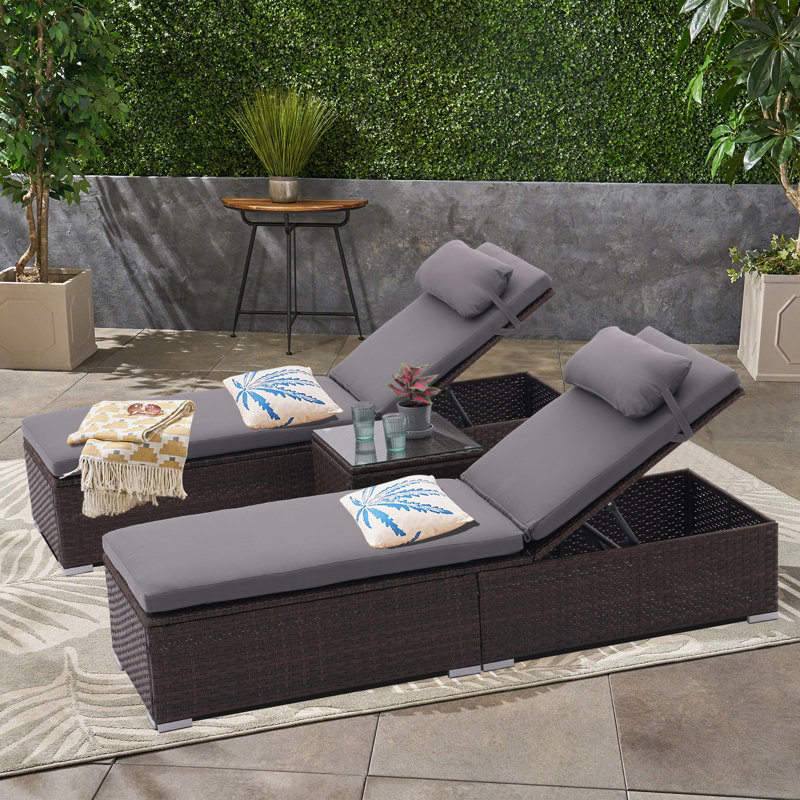 Trois ensembles de chaises longues de patio, Taupe