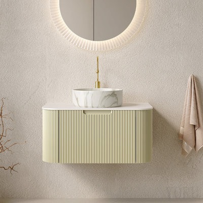 Meuble-lavabo de 91 cm (36 po) avec lavabo intégré, armoire de rangement suspendue à rayures et bords incurvés, tiroir, lavabo rond en céramique blanc mat et comptoir en pierre frittée blanc Carrara, préassemblé, couleur grain de bois naturel