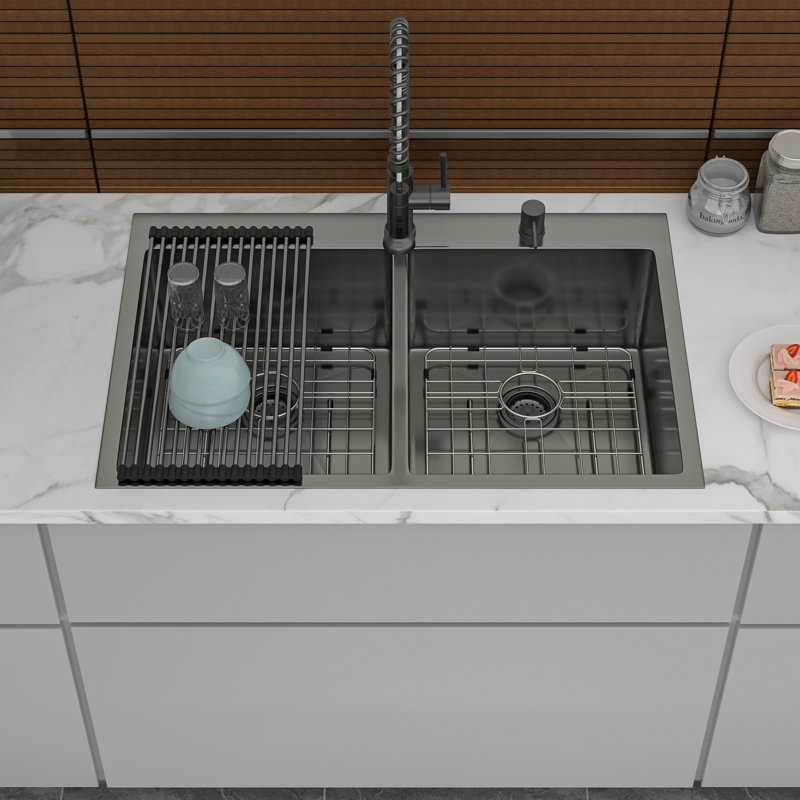 Évier de cuisine à double cuve 33 po noir, bronze industriel, calibre 16, 50/50 pour un nettoyage simultané et séparé, installation encastrée dans une cuisine élégante, fait à la main avec drain arrière inférieur incliné, rainures en X faciles