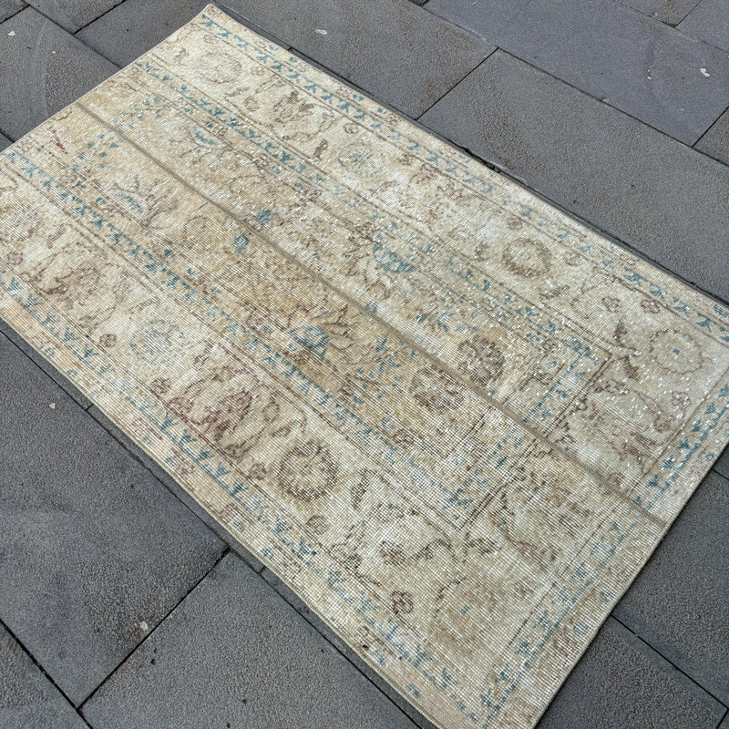 Handwoven Vintage Turkish Rug in Neutral Tones with Geometric Patterns for Stylish Home Decor