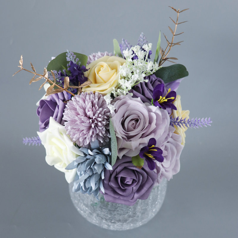 Arrangement floral de roses Dahlia Iris Eucalyptus