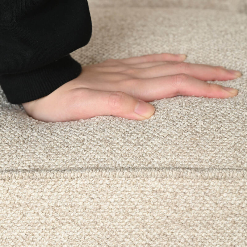 Chaise rembourrée à dossier en bois massif, Beige