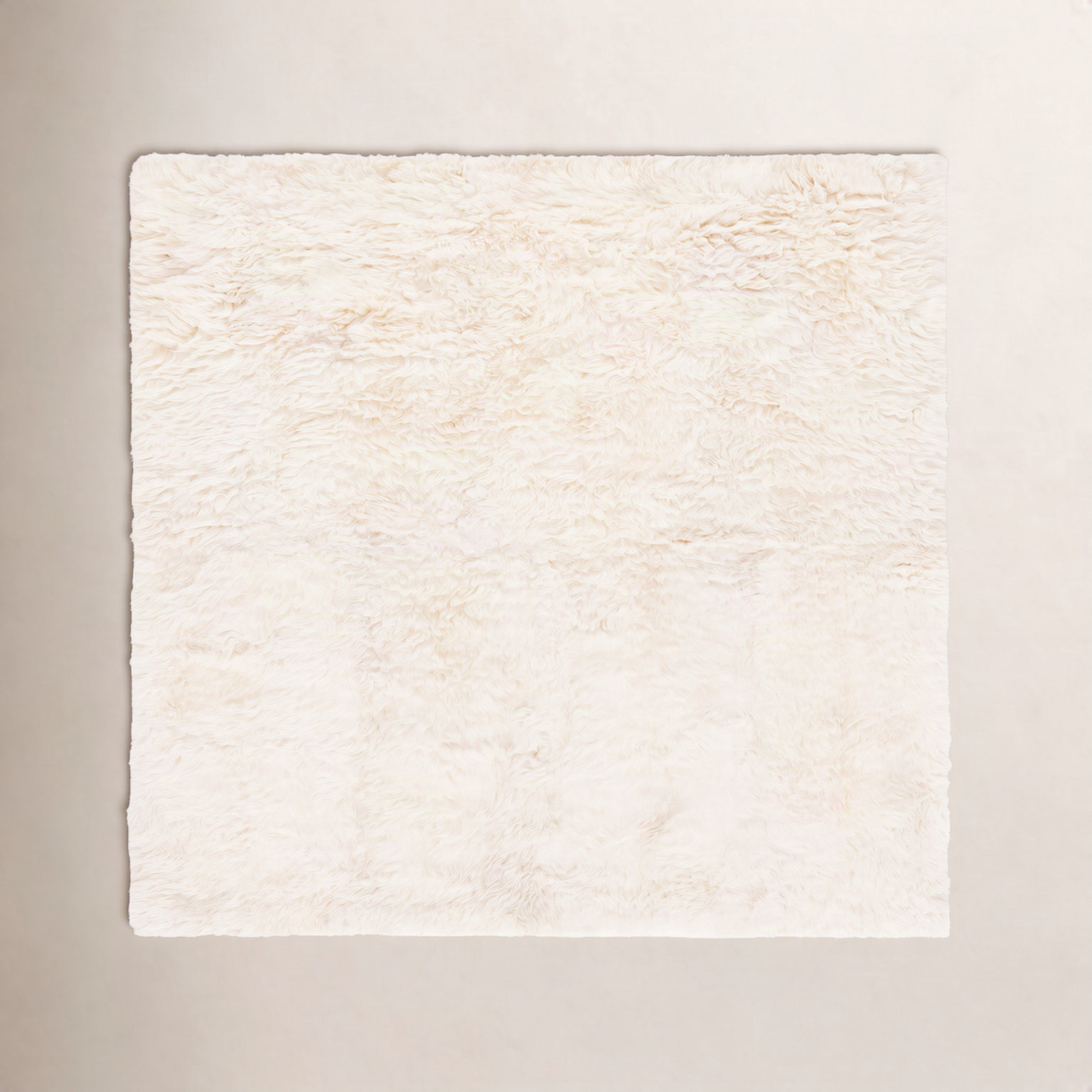 Mera White Handmade Sheepskin Rug, Square 5'