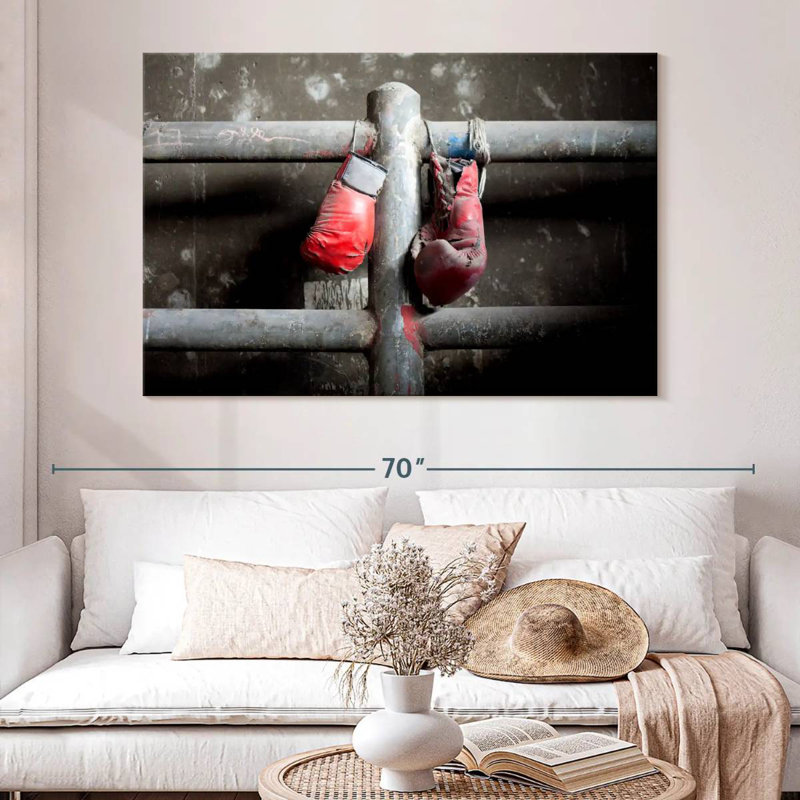 Retired boxing gloves Sireci, H 34 po x l 51 po